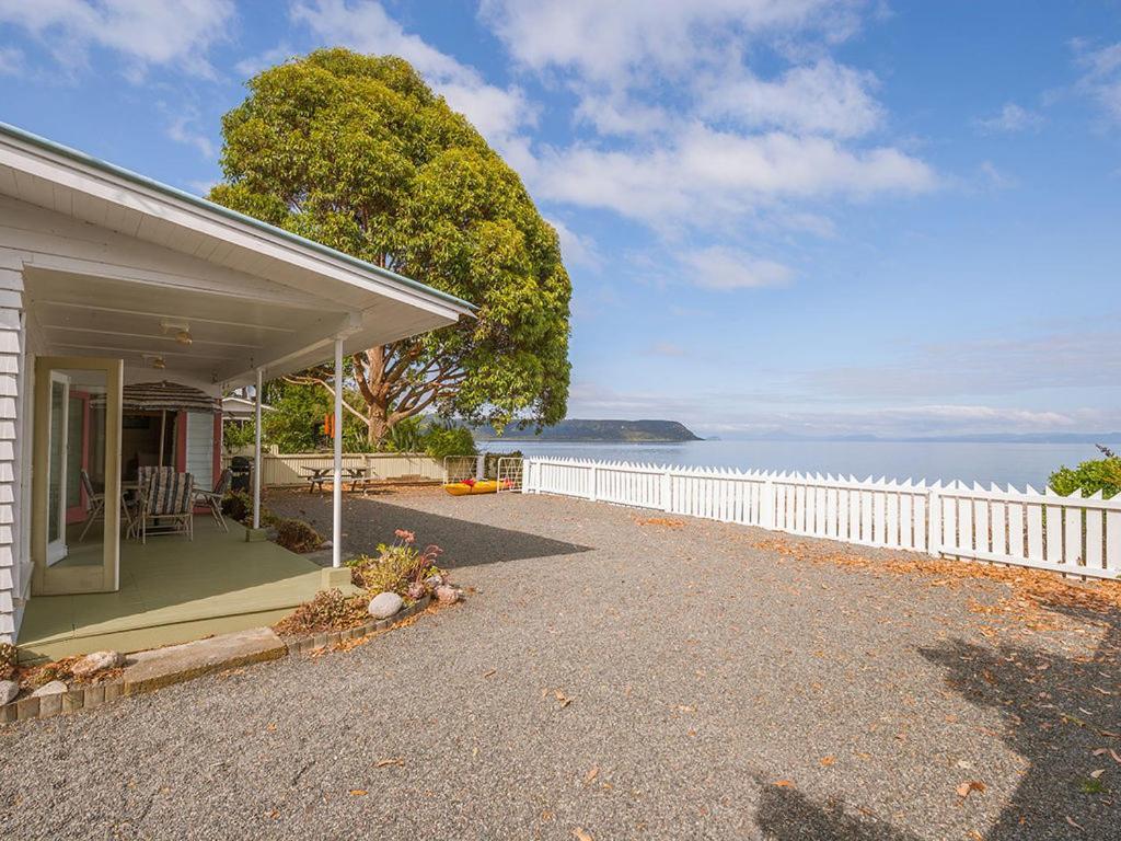 Lake Edge Cottage - Waitahanui Holiday Home Esterno foto