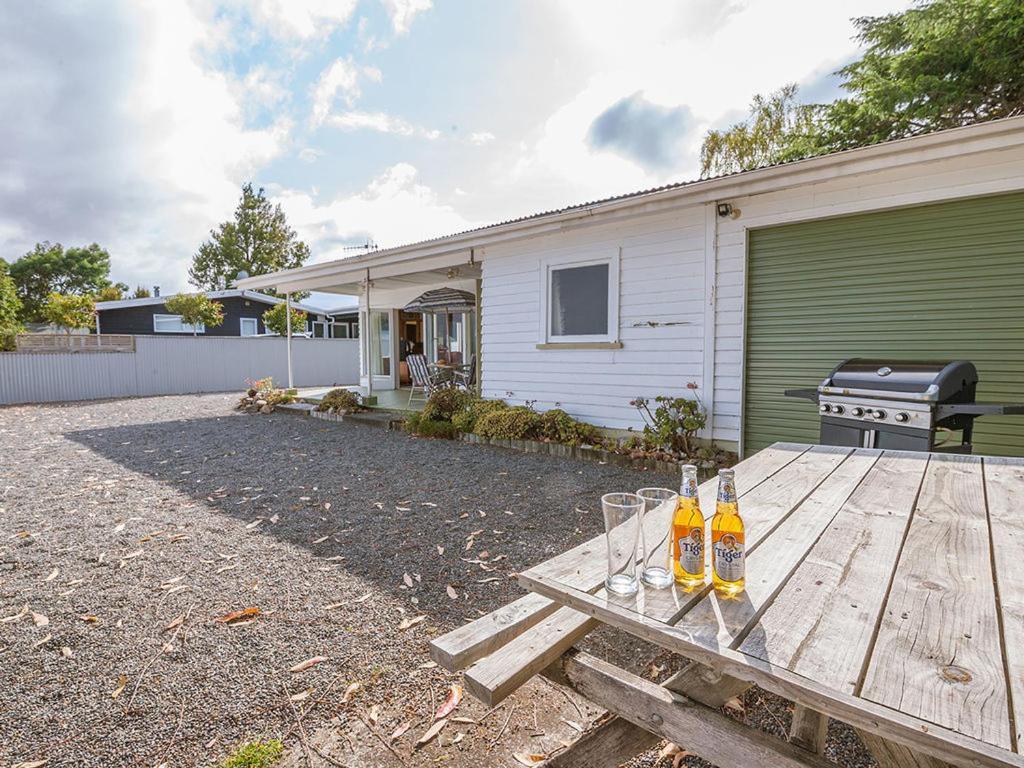 Lake Edge Cottage - Waitahanui Holiday Home Esterno foto
