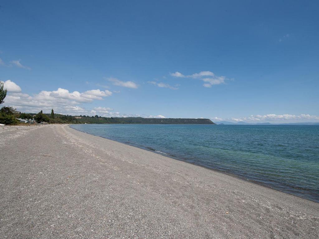 Lake Edge Cottage - Waitahanui Holiday Home Esterno foto