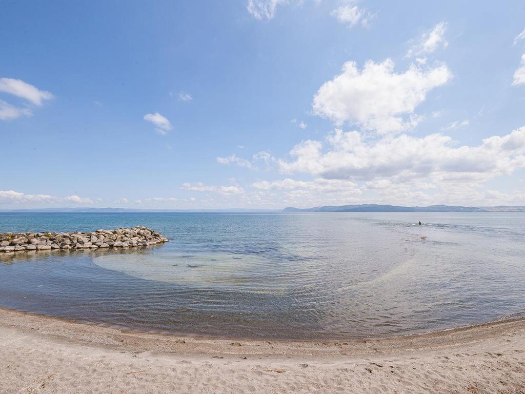 Lake Edge Cottage - Waitahanui Holiday Home Esterno foto